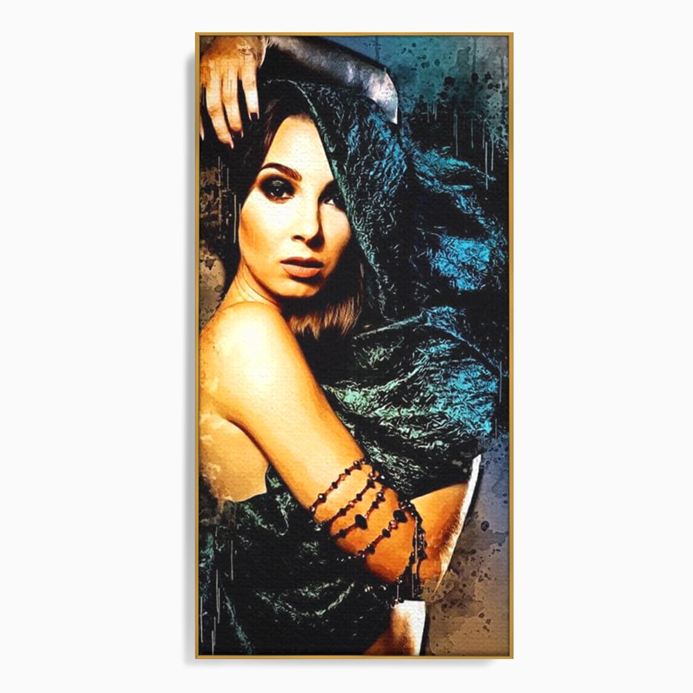 Tablou canvas cu tablou canvas portret femeie misterioasa, in rama de aluminiu auriu